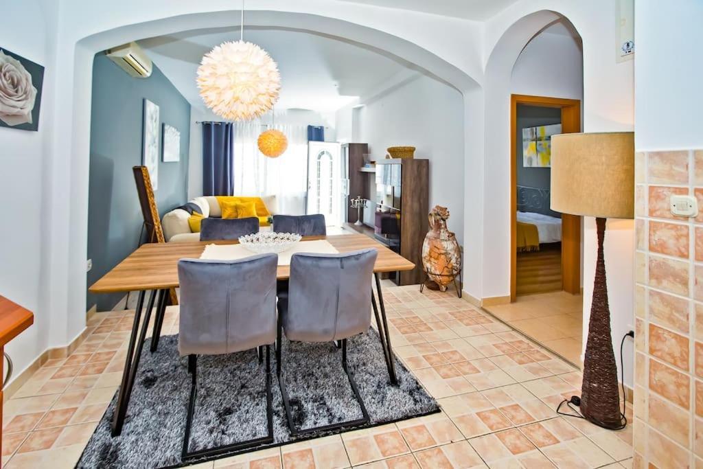 Apartman Tino With Two Sunny Terace Hvar Town Exterior foto